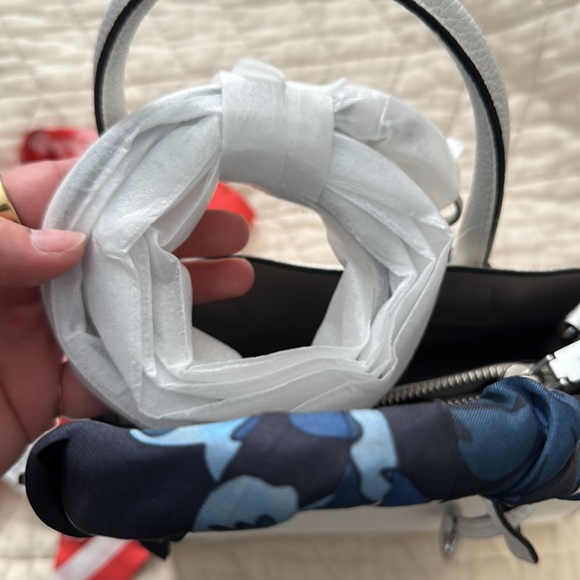 Brand new. Mini Michael Kors handbag. With 2 decorative scarfs. - Picture 4 of 5